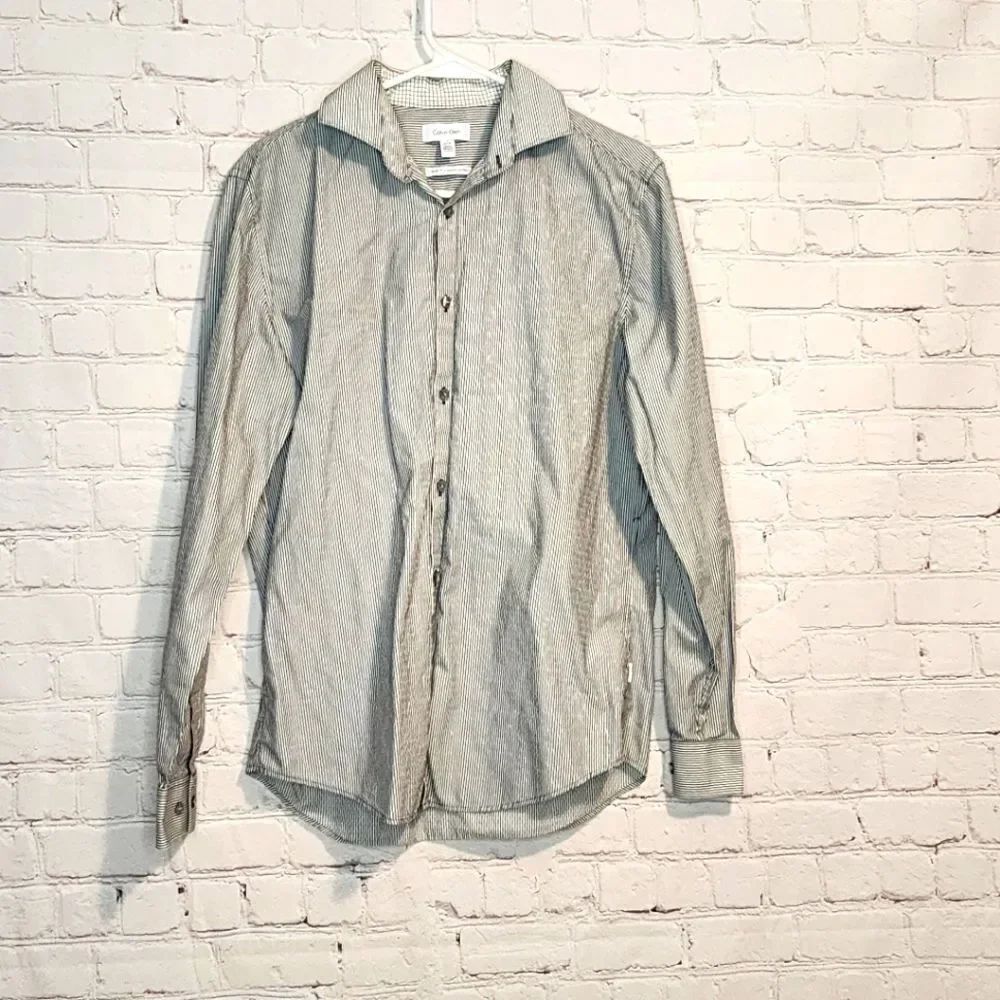 Men's Calvin Klein longsleeve, button down shirt. Size Medium